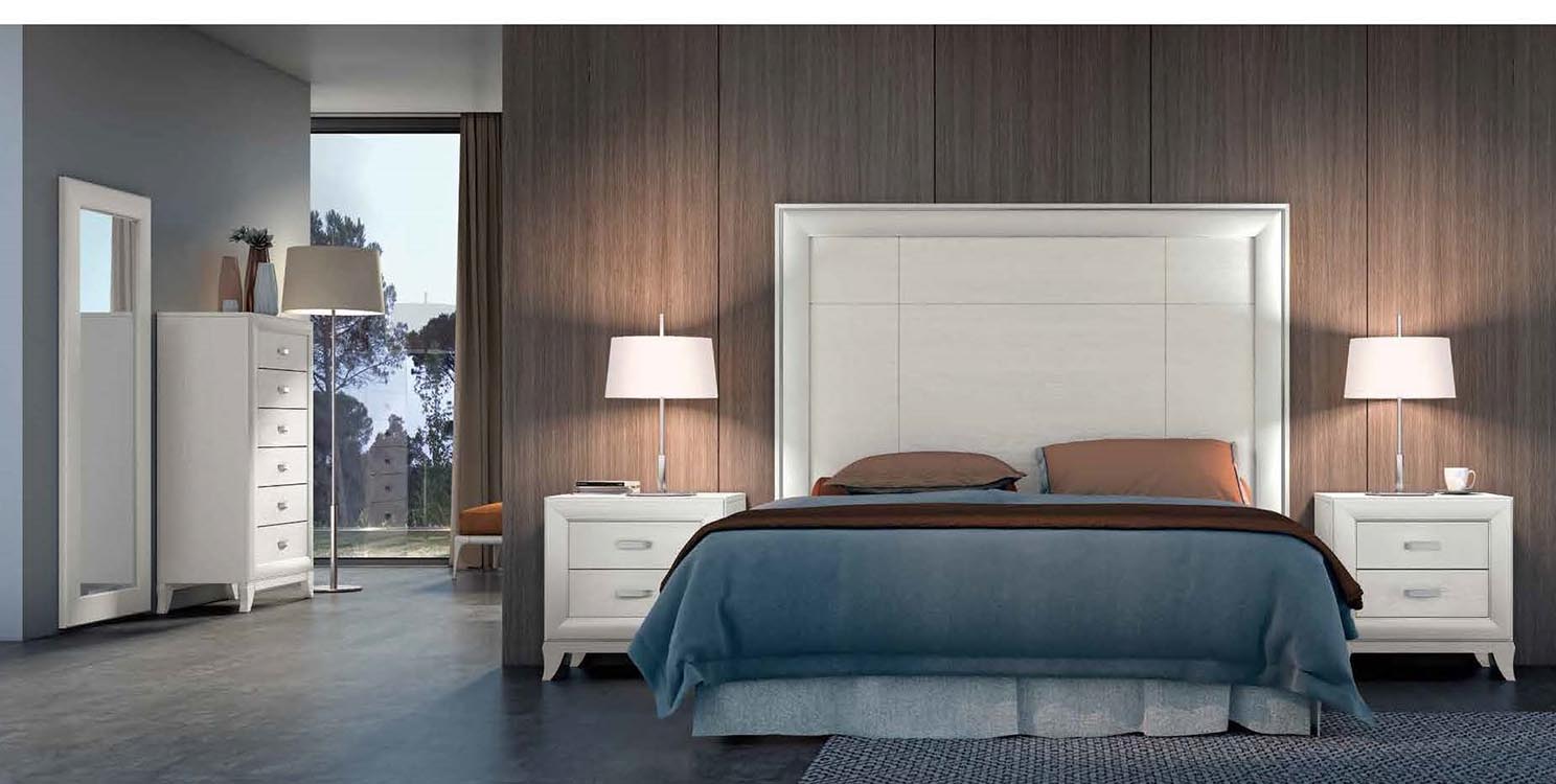 http://www.munozmuebles.net/nueva/catalogo/dormitorios-clasicos.html - 
Espectaculares muebles de color gris