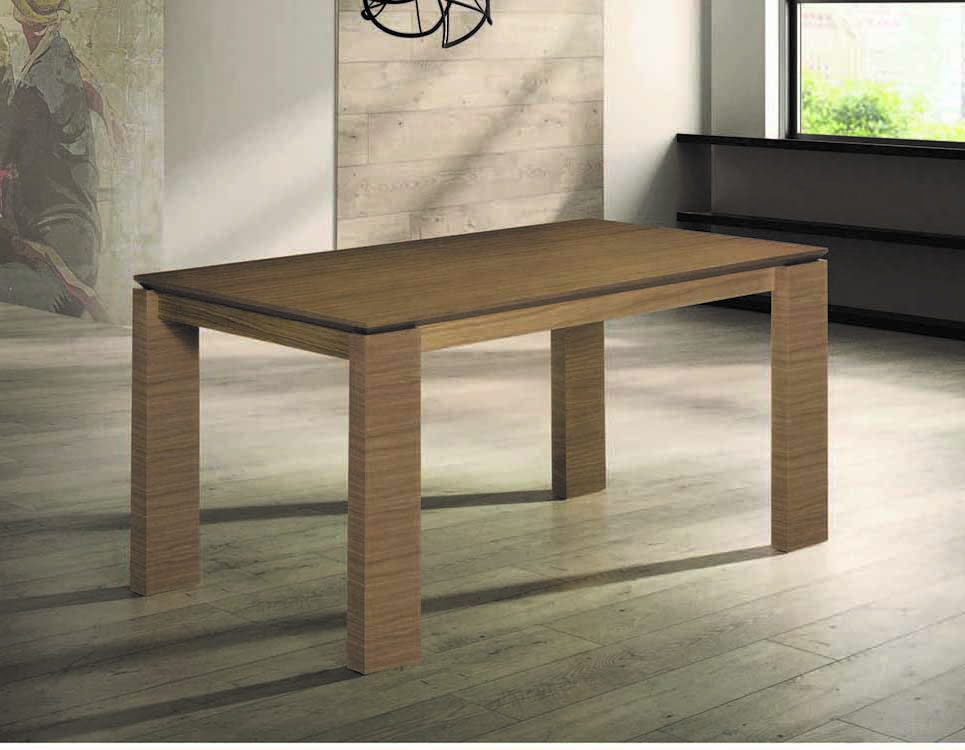 foto de mesa de madera maciza