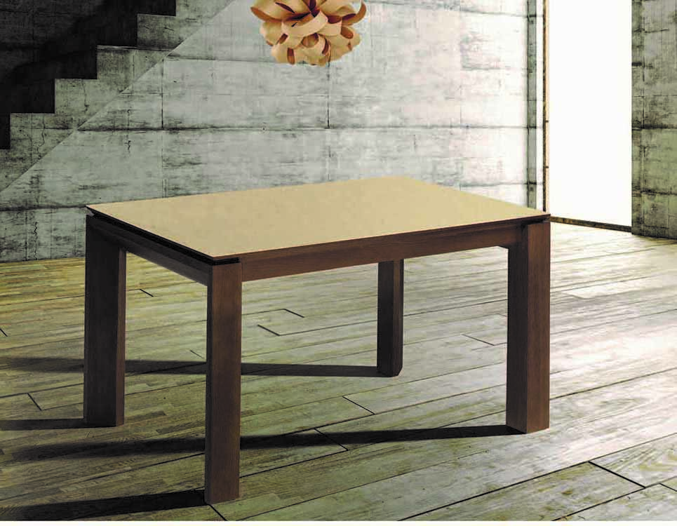foto de mesa madera redonda